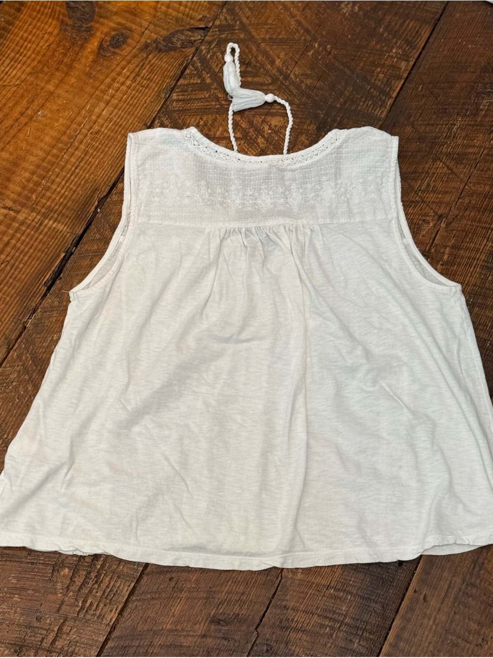 Lucky Brand Women’s Embroidered Tank Size Large - Picture 3 of 3